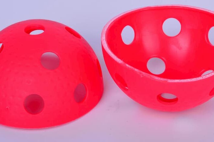 Почему флорбольные мячи ломаются?